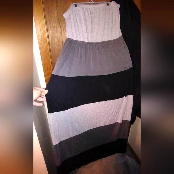 Soprano Strapless Tri-Colored Horizontal Block Maxi Dress - Picture 3 of 3